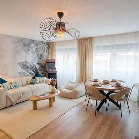 Cozy Mit Terrasse I Arcade I 75 Tv Διαμέρισμα